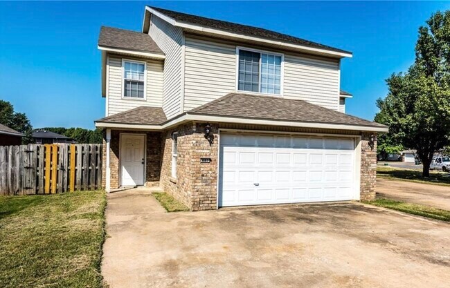 887 N Daisy Ln - 887 N Daisy Ln