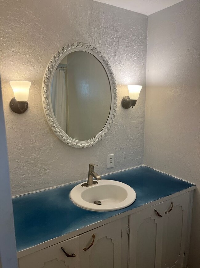 Photo - 355 E 400 S
