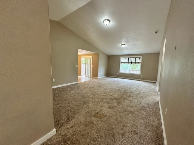Photo - 622 NE Trinity St
