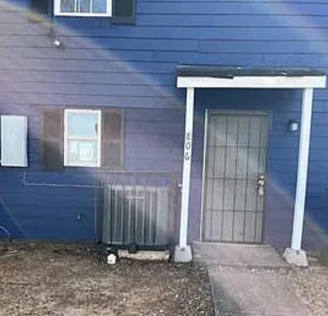 Building Photo - 806 N Gap Loop