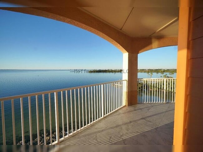Building Photo - 2-Bed, 2.5-Bath Water-Front Condo in South Tampa Unit APT 9326