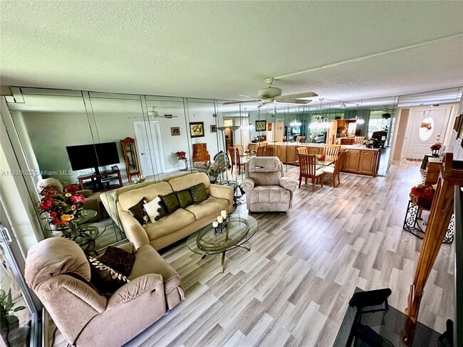 Photo - 9420 S Hollybrook Lake Dr Unidad 302
