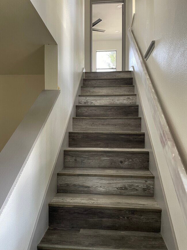 589 N Garfield Ave Unit 1