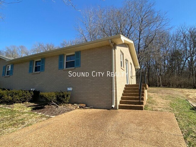 Photo - 923-B Oak Vale Dr-