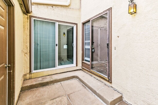 Photo - 10914 Saratoga Plaza