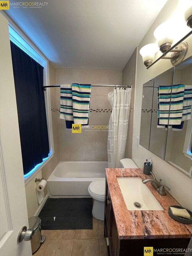 Photo - 264 Maverick St Unit 3