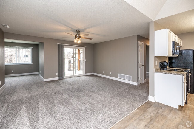2BR, 1.5BA - Sun Room Large/1,070 SF - Regency Woods