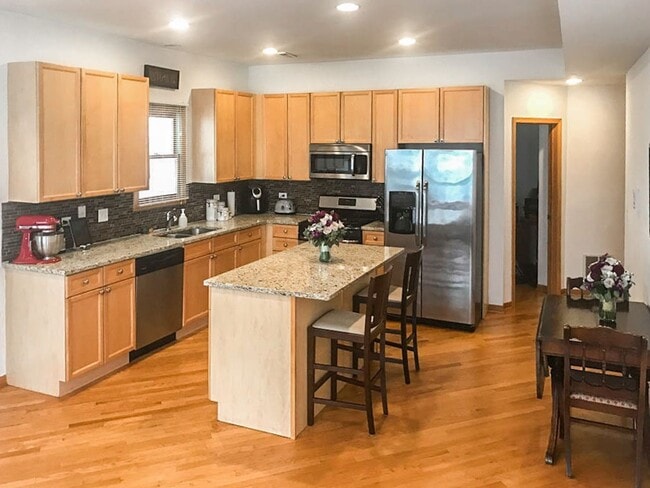 Photo - 2717 N Wayne Ave Unit 2N