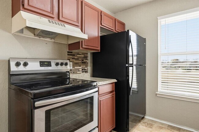 Photo - 1716 Benttree Dr