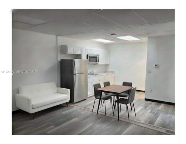 Building Photo - 2001 N Dixie Hwy Unit 4