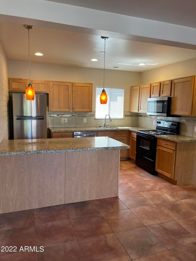 Building Photo - 6804 E 2nd St Unit 2