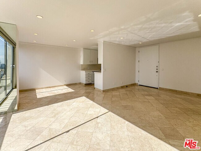 Building Photo - 10751 Wilshire Blvd Unit PH1