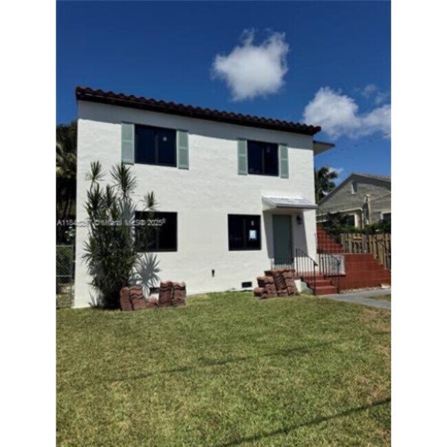 Photo - 1136 SW 12th Ct