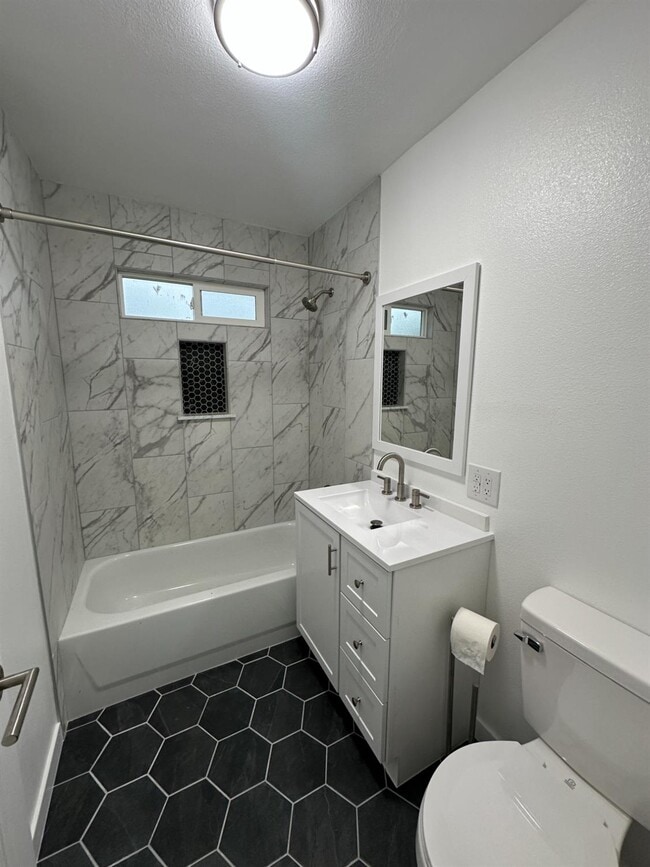 Photo - 4554 N Manila Ave