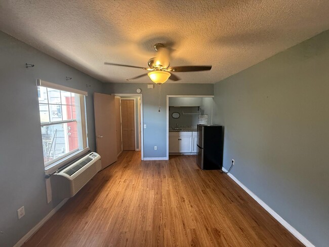 Photo - 843 Caribbean Dr