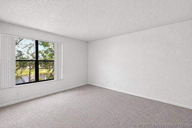 Building Photo - 2322 S Cypress Bend Dr Unit 311