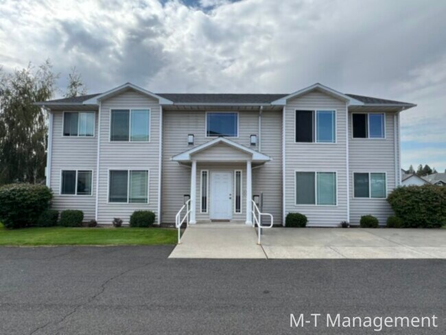 Indian Trail 2 br/1 bath 4plex + garage - Indian Trail 2 br/1 bath 4plex + garage House
