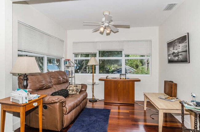 Photo - 1515 Oak St NE