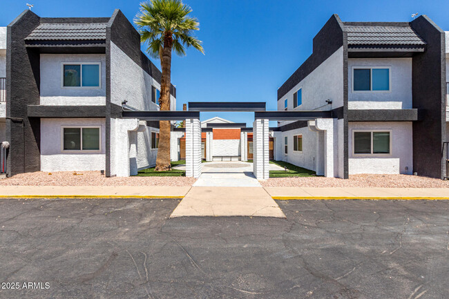 Photo - 1822 N 32nd St Apartment