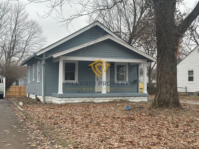 Building Photo - Welcome home to this beautiful 2 bedroom, 2 full bath in Forest Manor, just minutes from the Fair...