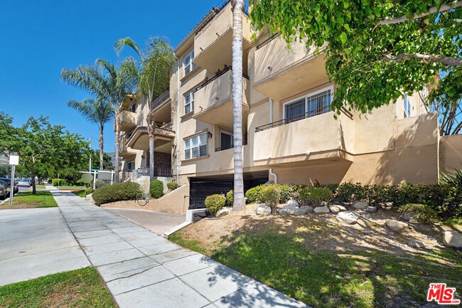 Photo - 650 E Palm Ave Unidad 302