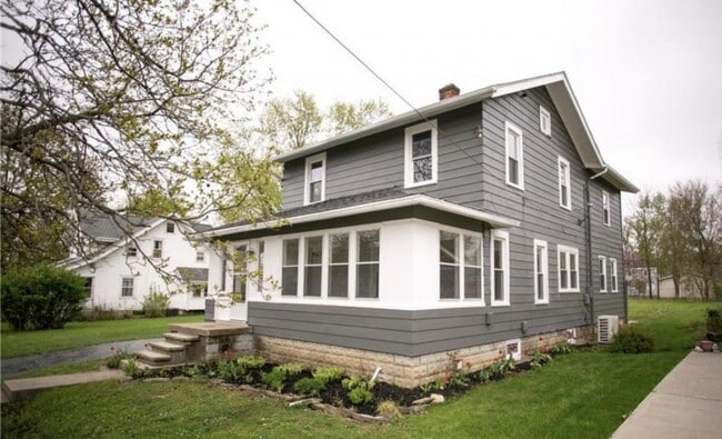 Photo - 209 E Hobart Ave