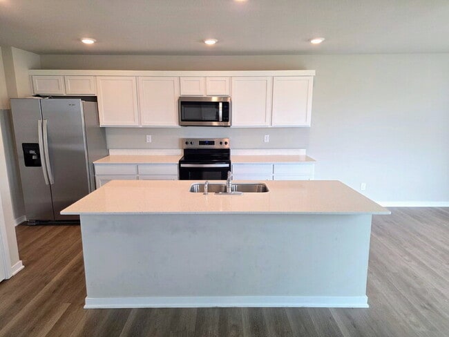 Photo - 655 NW Williamsburg Ln