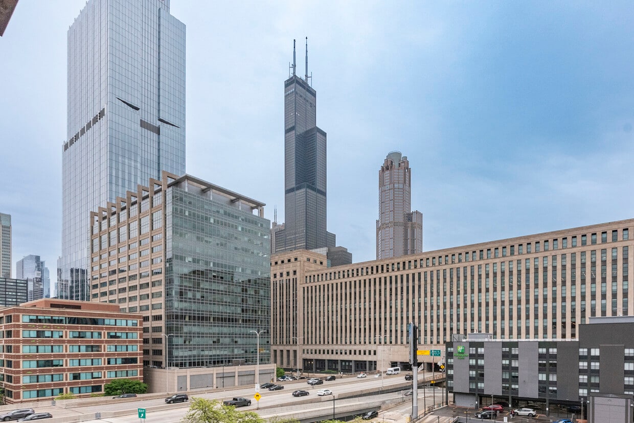 Photo - 500 S Clinton St (Chicago, IL)