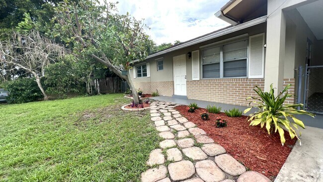 Building Photo - 6831 Eastview Dr Rental