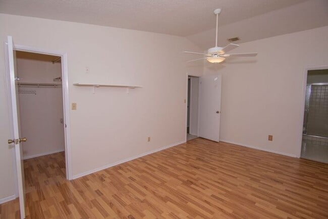ADORABLE 2/2 CONDO WITH PRIVATE FENCED YARD — GREAT WINTER PARK LOCATION!