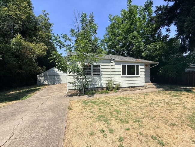 Building Photo - 1399 Maclay Dr