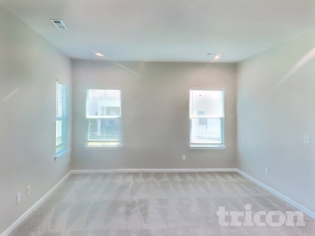Photo - 833 Dean Dr