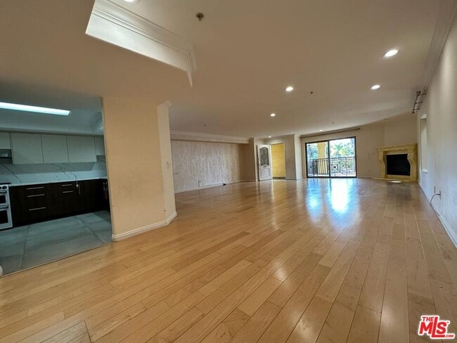 Photo - 2435 Florencita Dr W Unit 203