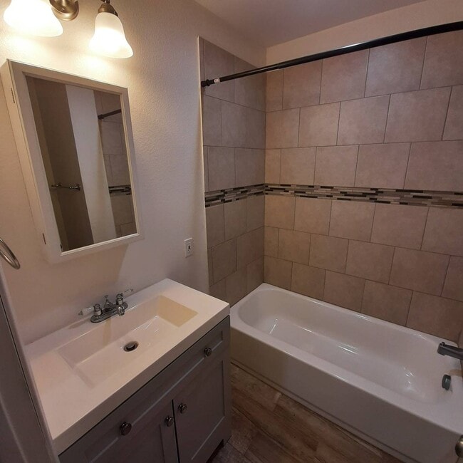 Photo - 104 E Main St