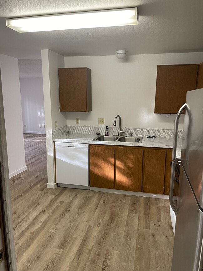 Cocina - 418 S Quillan Plz