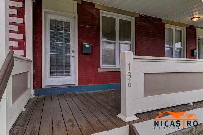 136 E 11th Ave
