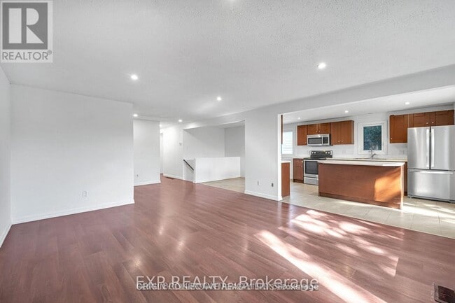 Photo - 63 Wheatfield Crescent