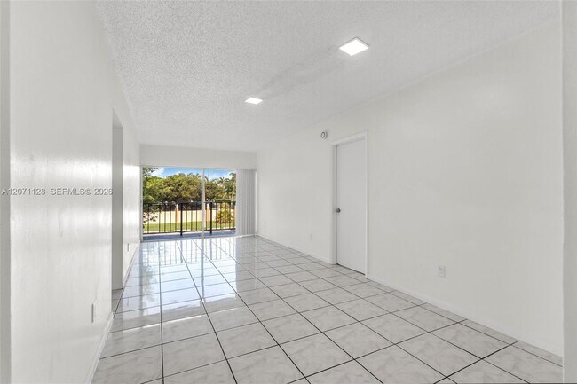 Photo - 400 NE 18th Ave Unit 208