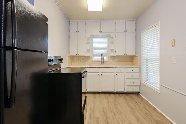 Photo - 724 Rocky Rdg