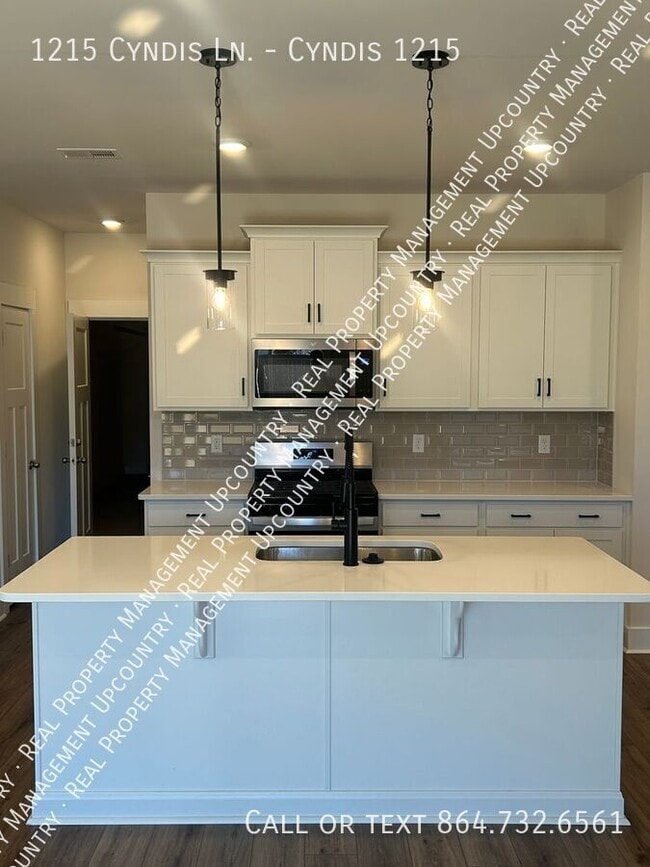 Photo - 1215 Cyndis Ln