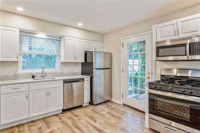 30 Fairview Ave  