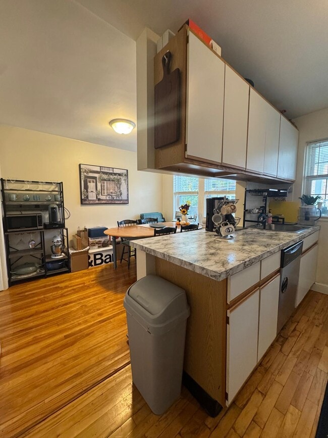 Photo - 31 Hammond Pond Pky