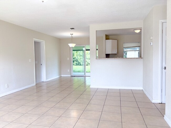 Photo - 284 17th St NE