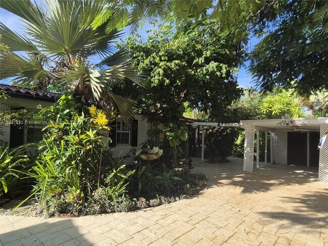 Building Photo - 500 NE 27th Dr Rental