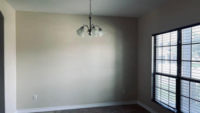 Photo - 332 Silverleaf Oak