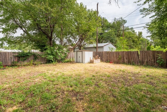 Photo - Bed 2 Bath In Quiet Neighborhood!