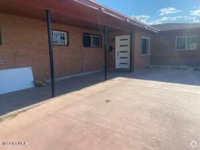 Building Photo - HOME FOR RENT IN THE UTEP AREA