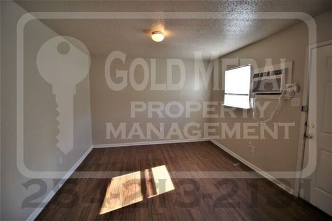 Photo - Now Leasing – 930 JR Ct.