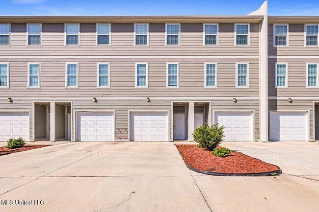 103 E Orchard Loop