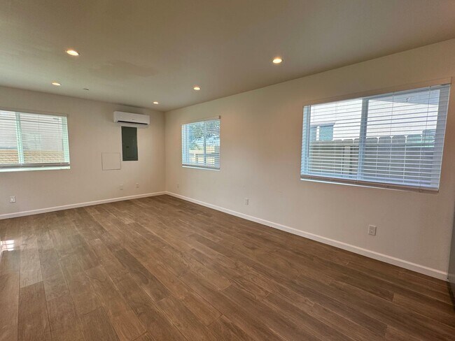 Photo - 1268 Prospect St Unit B